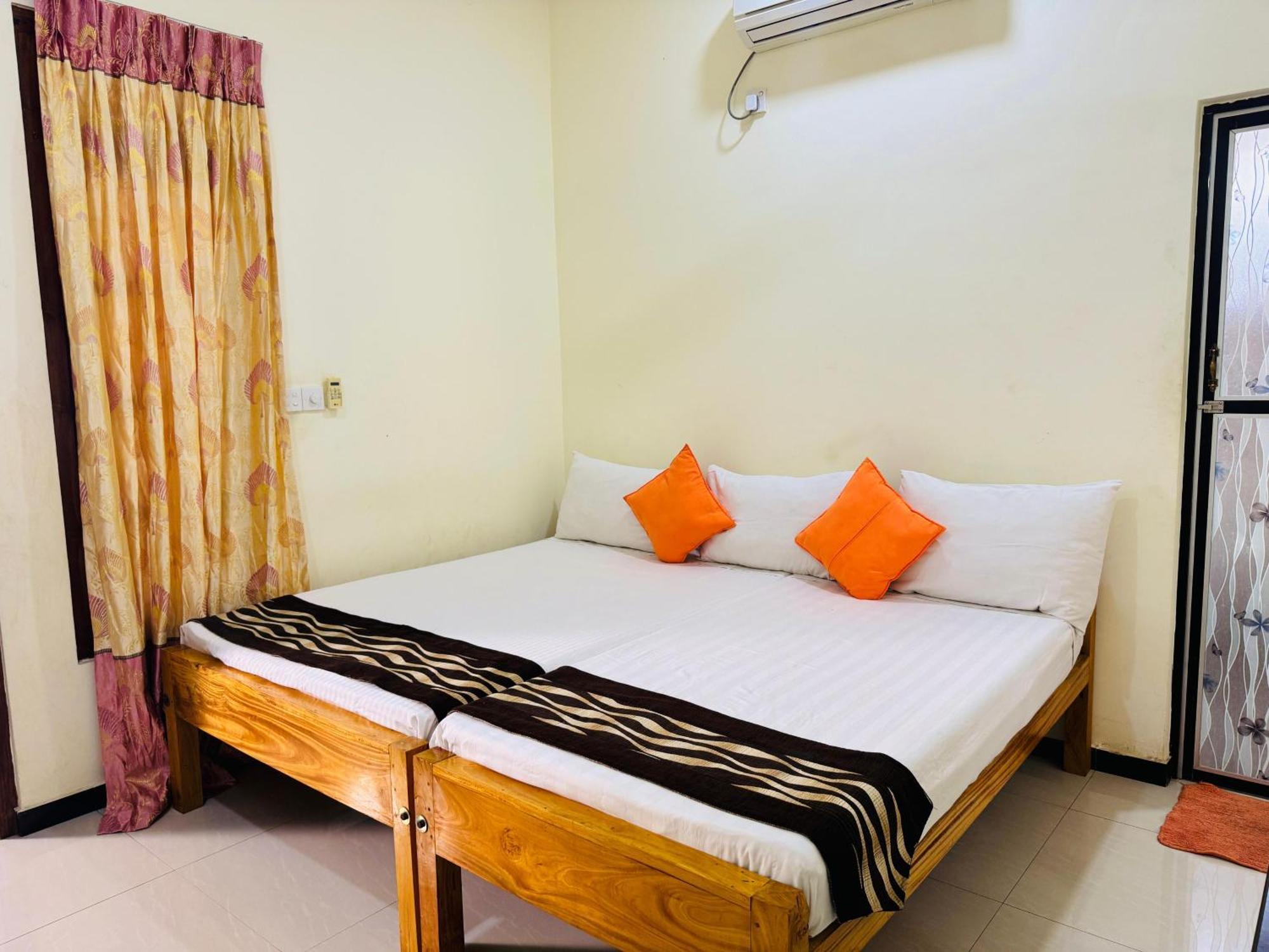 Aa Inn تريكونامالاي المظهر الخارجي الصورة